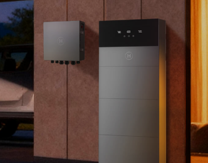 EcoFlow thuisbatterij en omvormer installatie aan muur voor energieopslag in woning